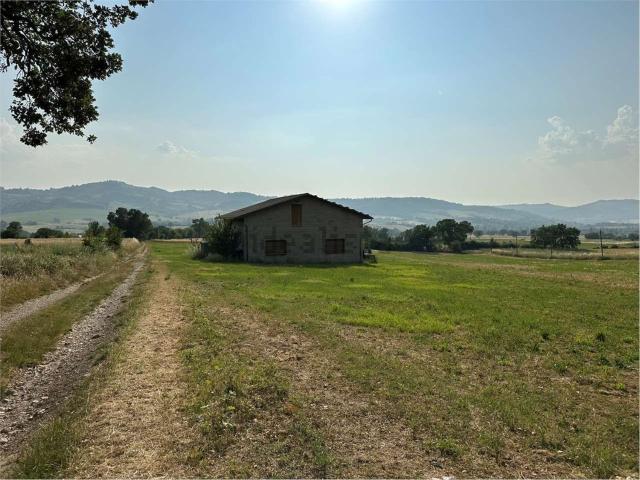 Capannone in vendita a Gualdo Tadino, Umbria