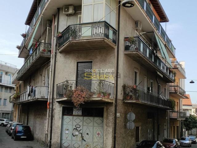Capannone in vendita a Paternò, Sicilia
