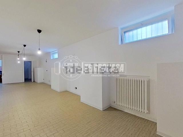 Capannone in vendita a Moncucco, Brugherio