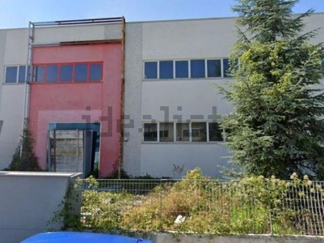 Capannone in vendita a Chieti Scalo, Chieti