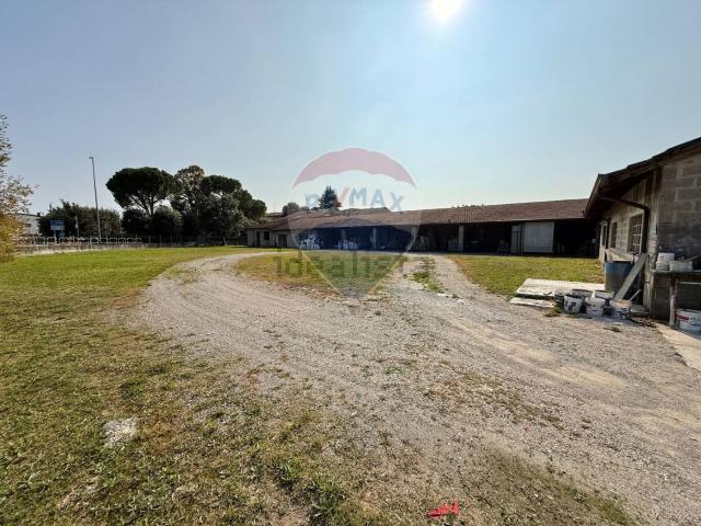 Capannone in vendita a Medole, Lombardia