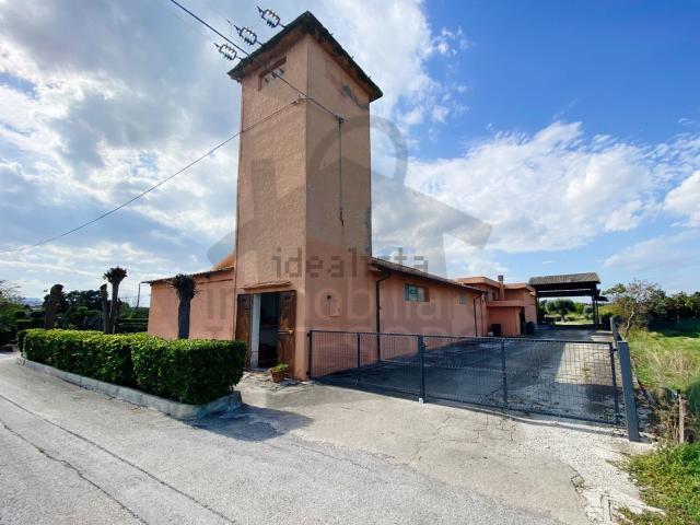 Capannone in vendita a Unione di comuni Valmarecchia, Santarcangelo Di