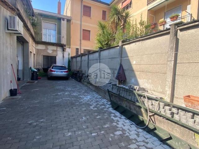Capannone in vendita a Paderno, Seriate