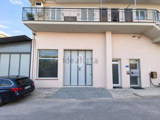 Capannone in vendita a Follonica, Grosseto