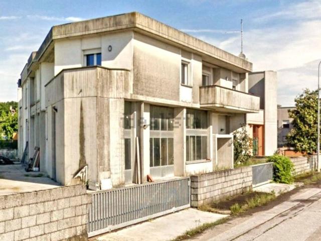 Capannone in vendita a Zona Industriale, Monticelli d'Ongina