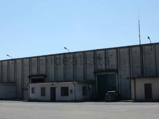 Capannone in vendita a Cervinara, Campania