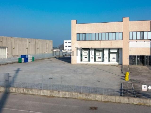 Capannone in vendita a Pescarolo, Lombardia