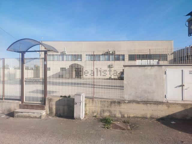 Capannone in vendita a Trani, Barletta-andria-trani