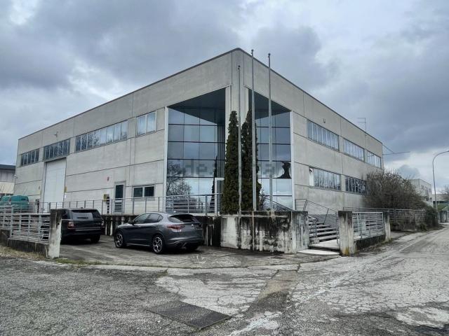 Capannone in vendita a Paderno Del Grappa, Veneto
