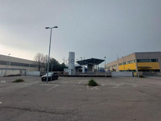 Capannone in vendita a Vaprio D'adda, Lombardia