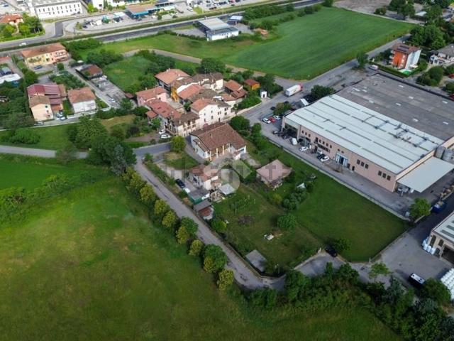 Capannone in vendita a Desenzano Del Garda, Lombardia