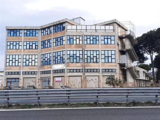 Capannone in vendita a Chieti, Abruzzo