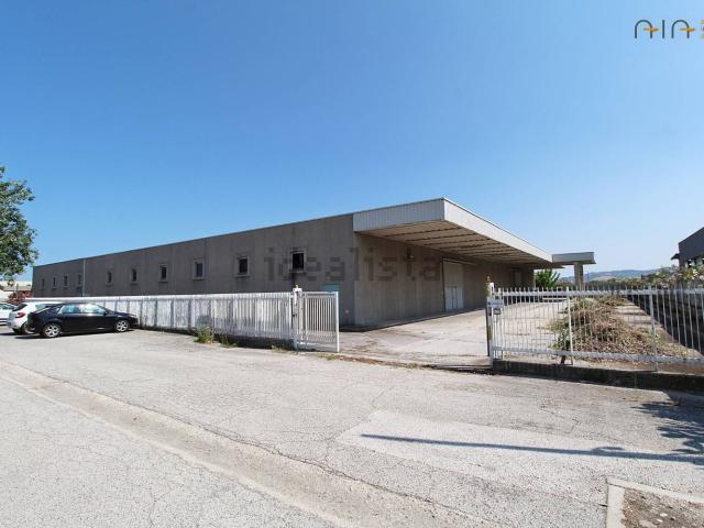 Capannone in vendita a Martinsicuro, Teramo