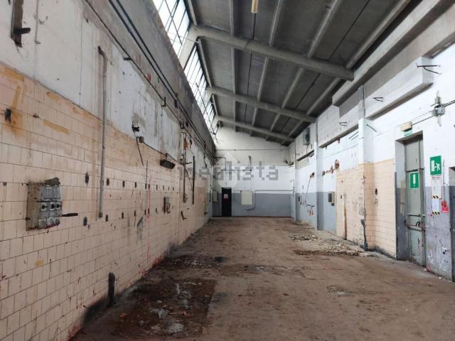 Capannone in vendita a Cassina Pertusella, Caronno Pertusella