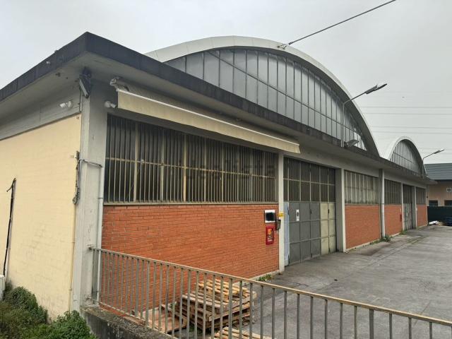 Capannone in vendita a Campi Bisenzio, Toscana