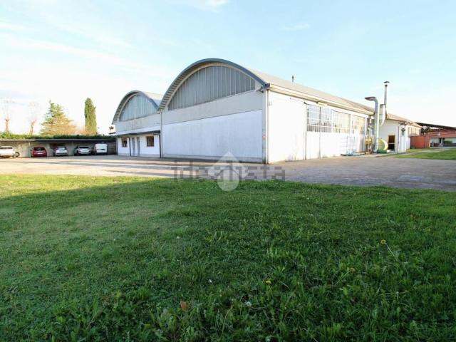 Capannone in vendita a Santa Maria La Longa, Friuli-Venezia Giulia