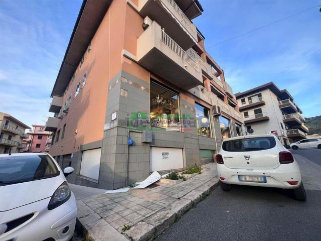 Capannone in vendita a Comiso, Sicilia