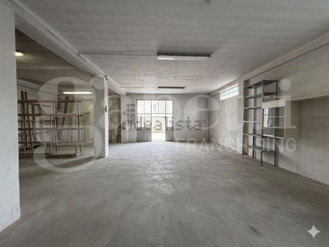 Capannone in vendita a Trezzo Sull'adda, Lombardia
