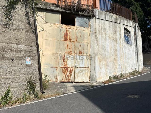 Capannone in vendita a Imperia, Liguria