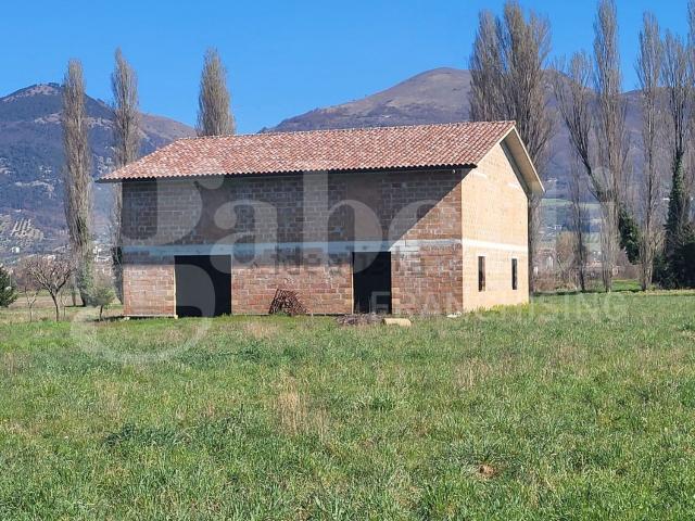 Capannone in vendita a Gubbio, Umbria