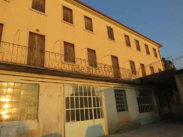 Capannone in vendita a Caprino Veronese, Veneto