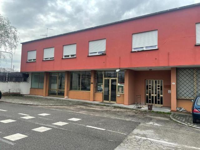 Capannone in vendita a Beivârs, Reana Del Roiale