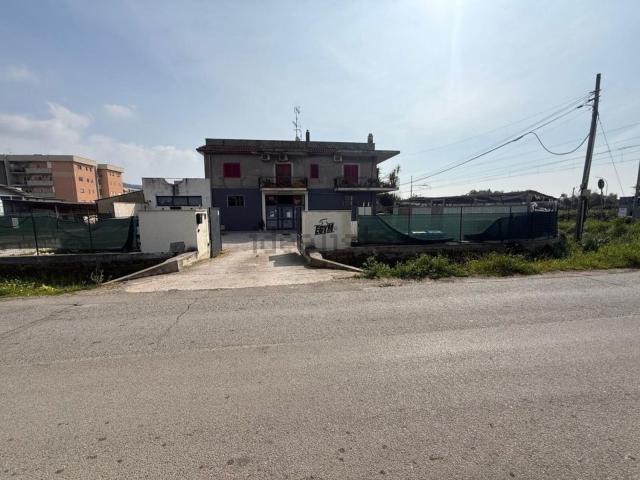 Capannone in vendita a Terracina, Lazio
