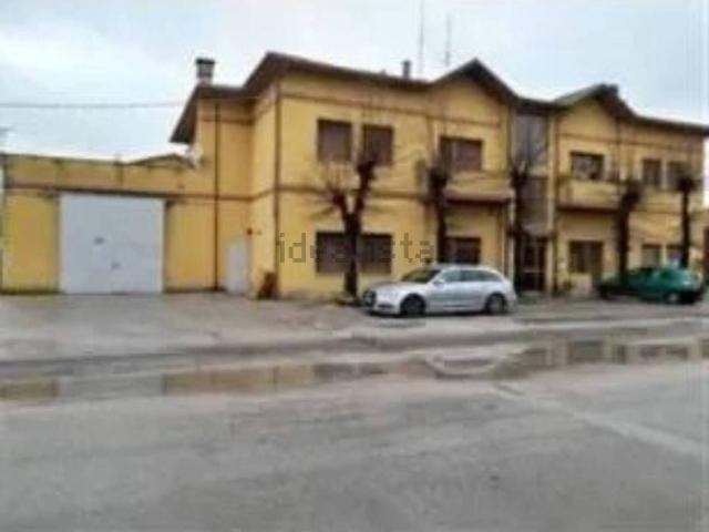 Capannone in vendita a Colli al Metauro, Marche