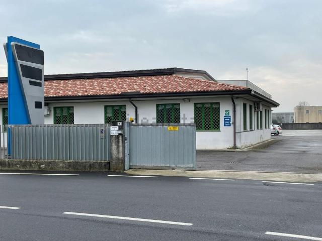 Capannone in vendita a Soncino, Lombardia