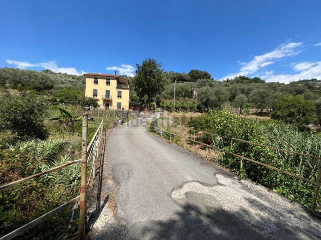 Capannone in vendita a Chiavari, Liguria