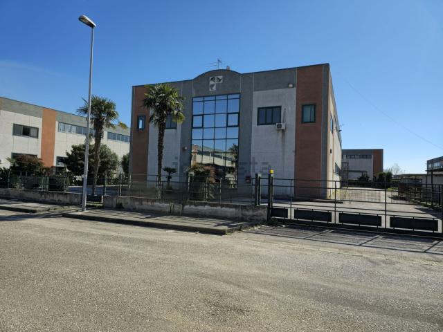 Capannone in vendita a Carinaro, Campania