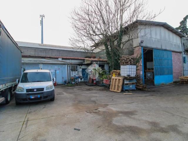 Capannone in vendita a Redecesio, Segrate