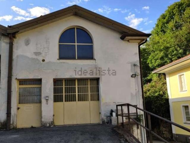 Capannone in vendita a Valle Olona, Varese
