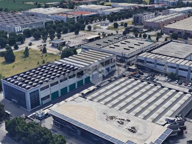 Capannone in vendita a Zona Est, Brescia