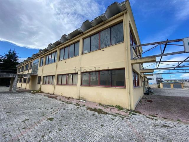 Capannone in vendita a Chieti, Abruzzo