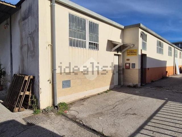 Capannone in vendita a Municipio 2, Puglia