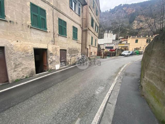 Capannone in vendita a Medio Ponente, Serra Riccò