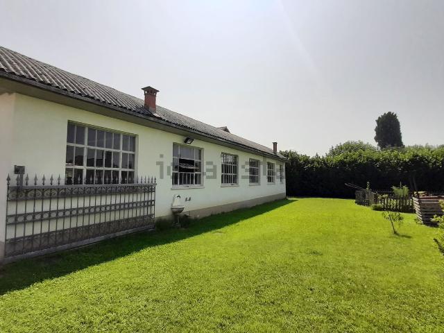 Capannone in vendita a Corno Di Rosazzo, Friuli-Venezia Giulia