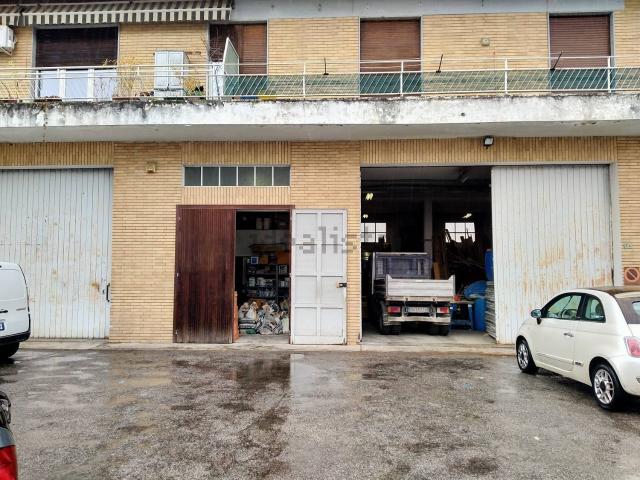 Capannone in vendita a Sesona, Vergiate