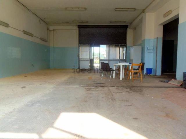 Capannone in vendita a Comiso, Sicilia