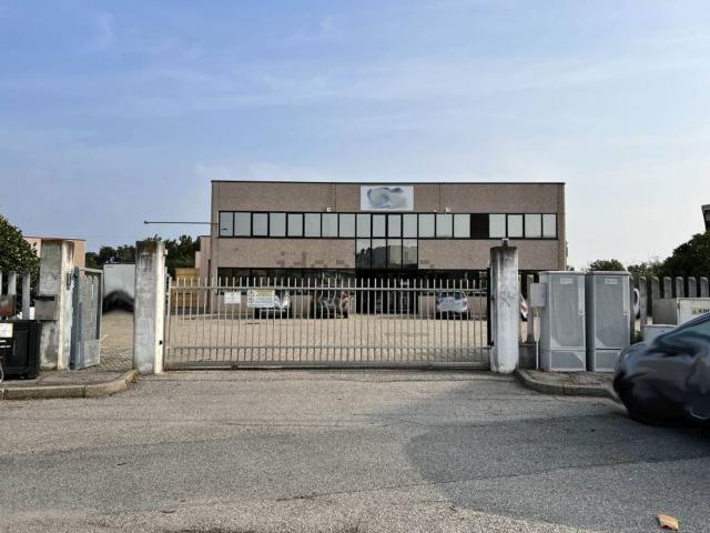 Capannone in vendita a Cascinetta, Piemonte