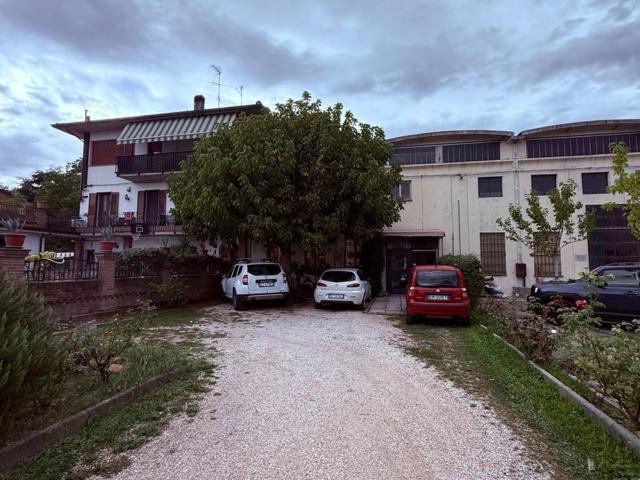 Capannone in vendita a Unione della Romagna Faentina, Faenza