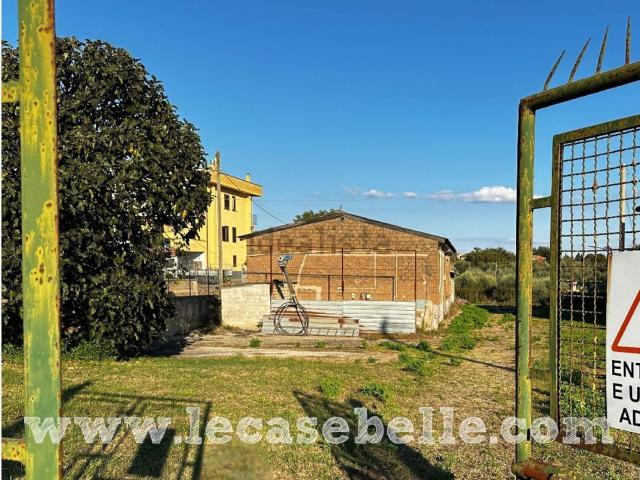 Capannone in vendita a Viterbo, Lazio