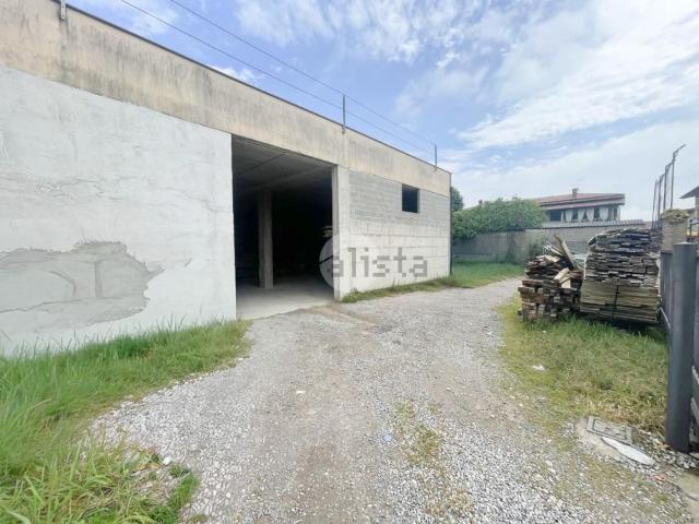 Capannone in vendita a Barbata, Lombardia