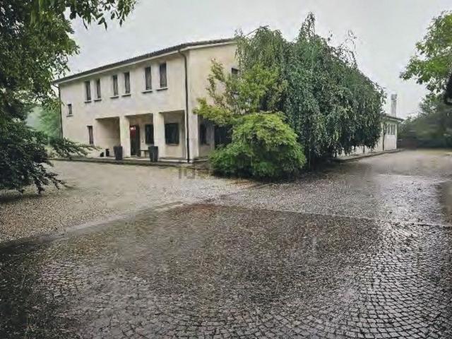 Capannone in vendita a Crocetta Del Montello, Veneto