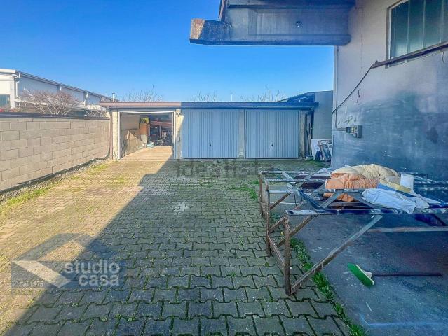 Capannone in vendita a Borgo San Giovanni, Lombardia