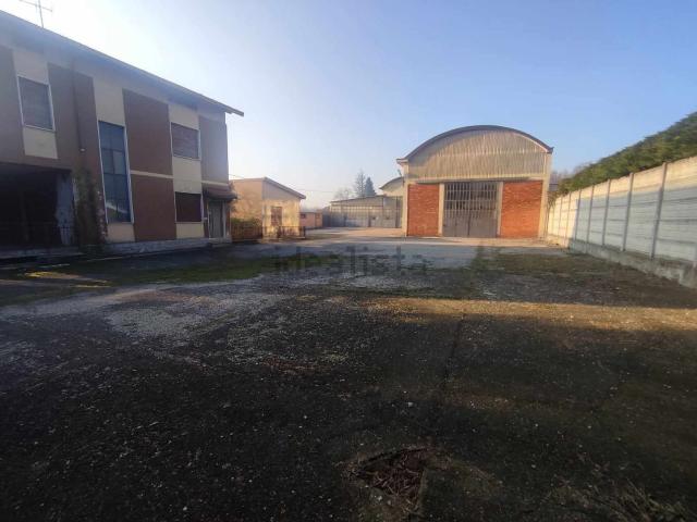 Capannone in vendita a Tradate, Lombardia