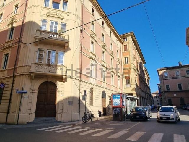 Capannone in vendita a Porto-Saragozza, Bologna