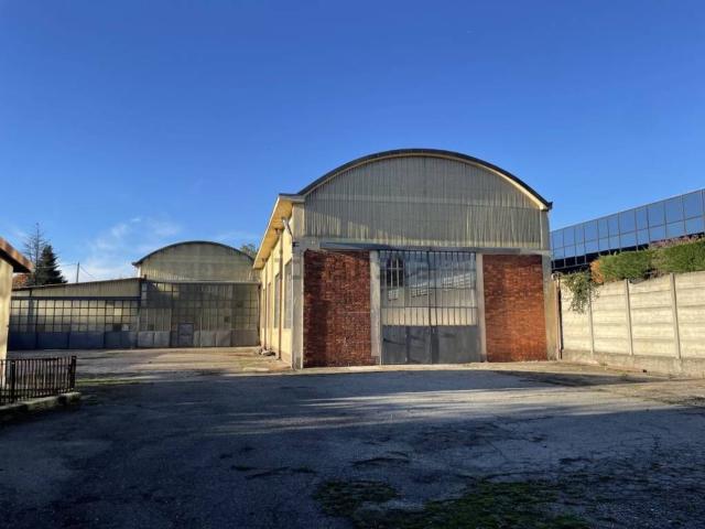 Capannone in vendita a Tradate, Lombardia