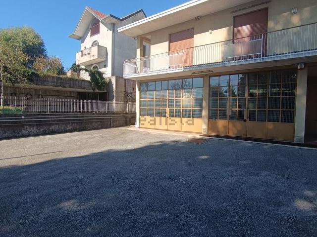 Capannone in vendita a Casorate Sempione, Lombardia